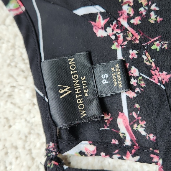 Tops - Picture 4 of 7